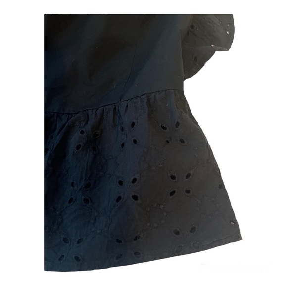 Who What Wear - sleeveless top with eyelet Size Medium. - Picture 6 of 9